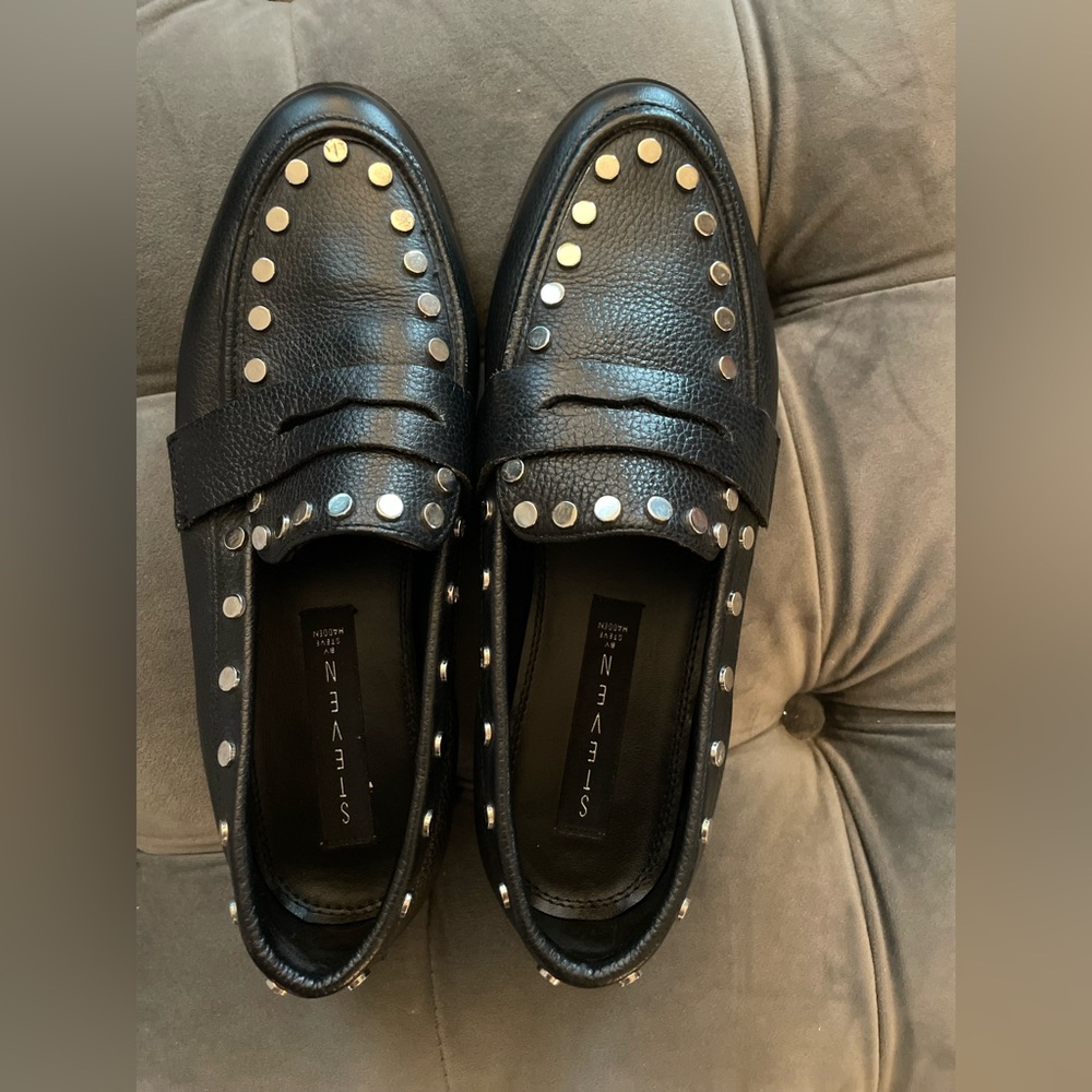 STUDDED FLATS by STEVEN (Steve Madden)